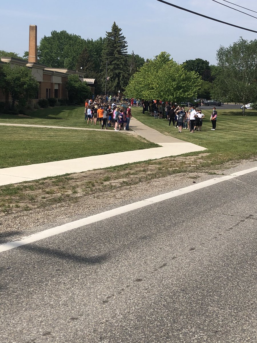 The Class of 2021 has completed graduation practice (yes, I’m talking practice) and their graduation walk through campus. After a bit of morning rain tomorrow, we are going to have a fantastic evening celebrating with the Class of 2021 at their graduation ceremony. 🐅👍🏻👩🏻‍🎓👨🏻‍🎓