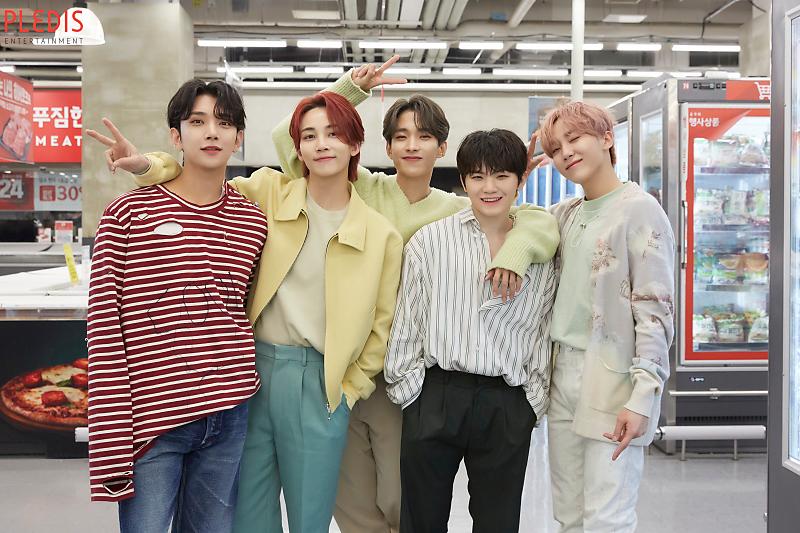 joshujihannie's tweet photo. 𝘐 𝘭𝘰𝘷𝘦 𝘺𝘰𝘶 𝘮𝘺 𝘛𝘩𝘪𝘳𝘵𝘦𝘦𝘯 💎 🦋
𝘏𝘢𝘱𝘱𝘺 6𝘵𝘩 𝘈𝘯𝘯𝘪𝘷𝘦𝘳𝘴𝘢𝘳𝘺 𝘚𝘦𝘣𝘰𝘯𝘨𝘴. 

#6년째_웃음꽃_주는_세븐틴 https://t.co/48SsiFO2xI