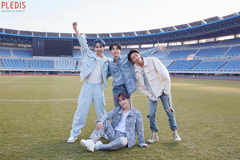 joshujihannie's tweet photo. 𝘐 𝘭𝘰𝘷𝘦 𝘺𝘰𝘶 𝘮𝘺 𝘛𝘩𝘪𝘳𝘵𝘦𝘦𝘯 💎 🦋
𝘏𝘢𝘱𝘱𝘺 6𝘵𝘩 𝘈𝘯𝘯𝘪𝘷𝘦𝘳𝘴𝘢𝘳𝘺 𝘚𝘦𝘣𝘰𝘯𝘨𝘴. 

#6년째_웃음꽃_주는_세븐틴 https://t.co/48SsiFO2xI