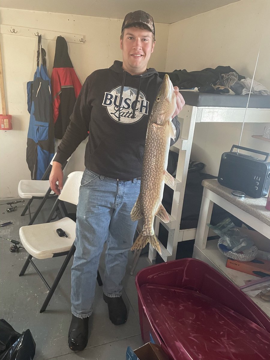 alamp17's tweet photo. Happy 21st to this master fisherman today! @austinjlampman https://t.co/VBDCTM4n1p
