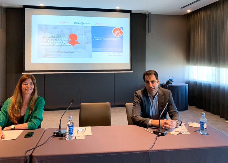 SopraSteria_ES's tweet photo. Diego Guerrero, director División Territorios #SopraSteria, participa en el #webinar impulsado por la @camaradesevilla: ‘El presente y el futuro en la búsqueda y atracción del talento’. Un análisis de la labor de #RRHH, las dificultades y cómo será el futuro del #recruitment. https://t.co/gd1rhEccSz
