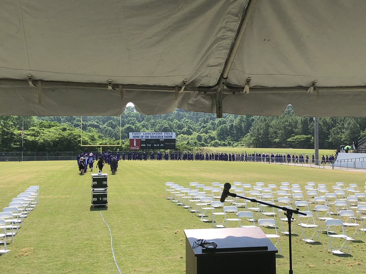 btjackson15's tweet photo. Blessed to give the greetings from the Jefferson County Board of Education to the graduating class of Minor High @JEFCOED https://t.co/gepH2fRWYZ