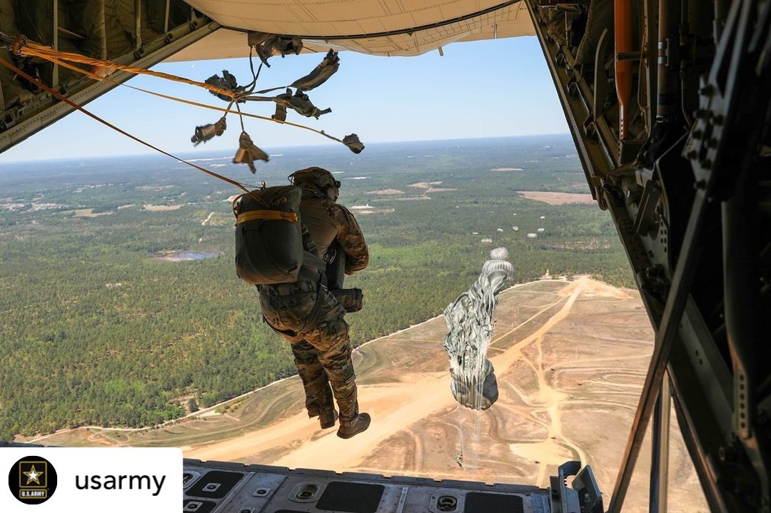 goarmy956's tweet image. Utilizing T-10C #parachutes, @usacapoc Soldiers exit a KC-130 #aircraft during a static line jump over Sicily Drop Zone, Ft. Bragg, N.C., May 1.
Interested in learning more about the 🇺🇸 Army? DM me or call me at 9562364389.