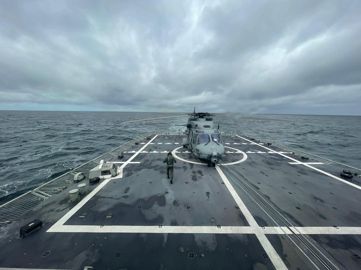 Defensagob's tweet image. La fragata F-105 &apos;Cristóbal Colón&apos; de la @Armada_esp será hasta junio el buque insignia de la flota de la @NATO durante los ejercicios #AtSeaDemonstration/#FormidableShield2021 en aguas de Escocia. Participan 15 buques, 10 aeronaves y 3.300 personas de 10 países aliados.