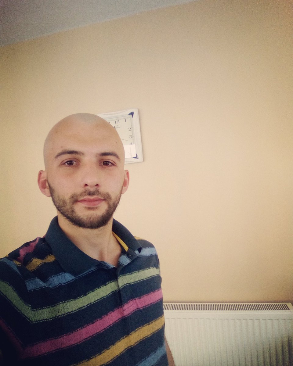 MertYaiz3's tweet photo. Dün çukuru izleyenler , Sarp abiye benzetti 🙂 @akkayasarp  Gurur duydum 🙂 Suskunlar dan beri hayranıyım 🙂👍😉 @akkayasarp  Abi senin şansın dan bı damla yeter 😆 https://t.co/hVmAKnnlpT