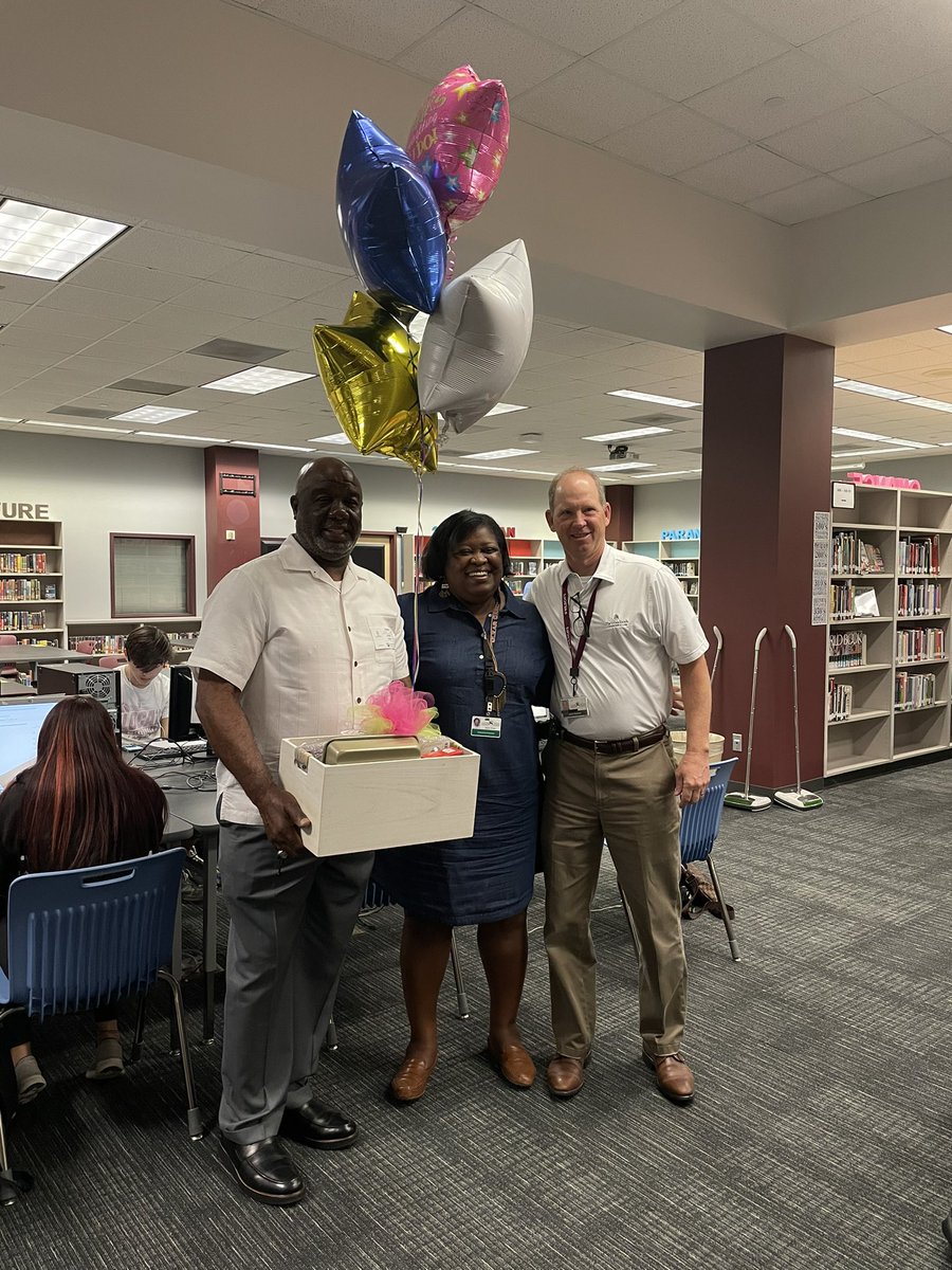 TxElisabeth's tweet photo. Congratulations to CCISD secondary substitute of the year!   Our own Joyce Dixon!!!   We love you @CoachDixon100 @CreekWildcats @ClearCreekISD @ClearCreekHR https://t.co/mV8mueu3ns