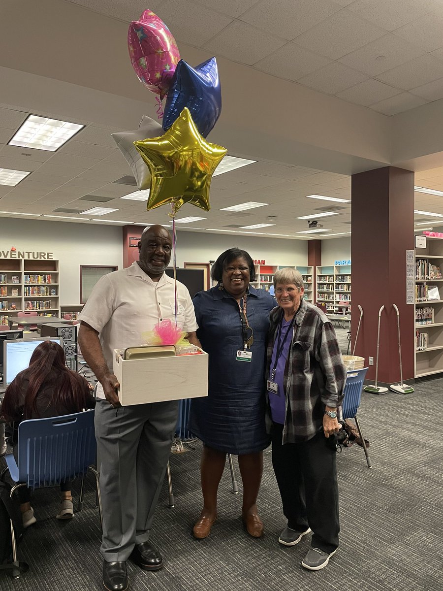 TxElisabeth's tweet photo. Congratulations to CCISD secondary substitute of the year!   Our own Joyce Dixon!!!   We love you @CoachDixon100 @CreekWildcats @ClearCreekISD @ClearCreekHR https://t.co/mV8mueu3ns