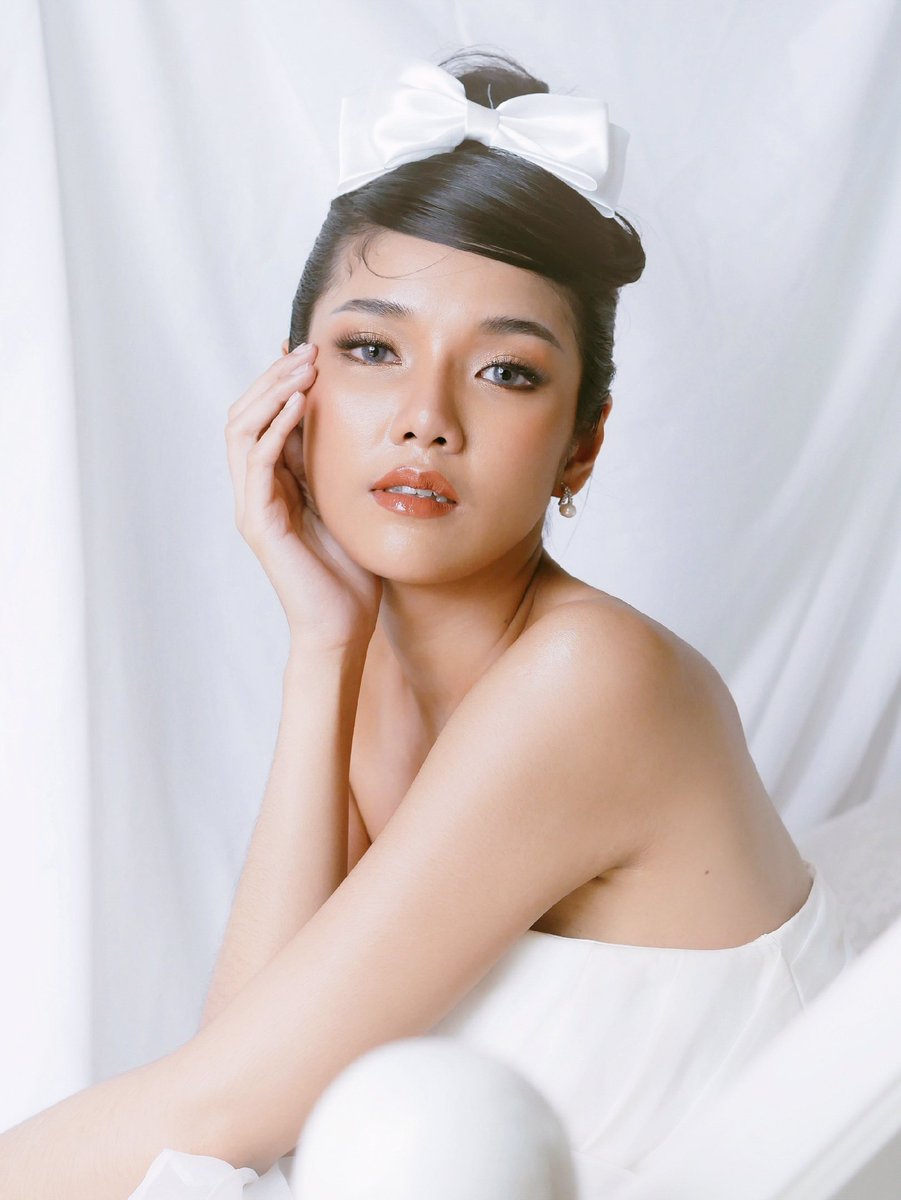 bitoeymua's tweet photo. The charming white ribbon bride ♡
Makeup by @bitoeymua
#แต่งหน้าเจ้าสาว #ทีมงานบ้านเจ้าหญิง #bitowymakeup #เจ้าสาว #ทรงผมเจ้าสาว #แต่งหน้า #ช่างแต่งหน้า #birdalmakeup #bridal #potrait #potraitphotography #wedding https://t.co/CrtIGLOZd3