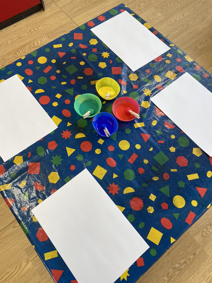 miss_trewick's tweet photo. Painting with Pom Poms! 🔴🟢🔵🟡 https://t.co/lgVY9GgGc0