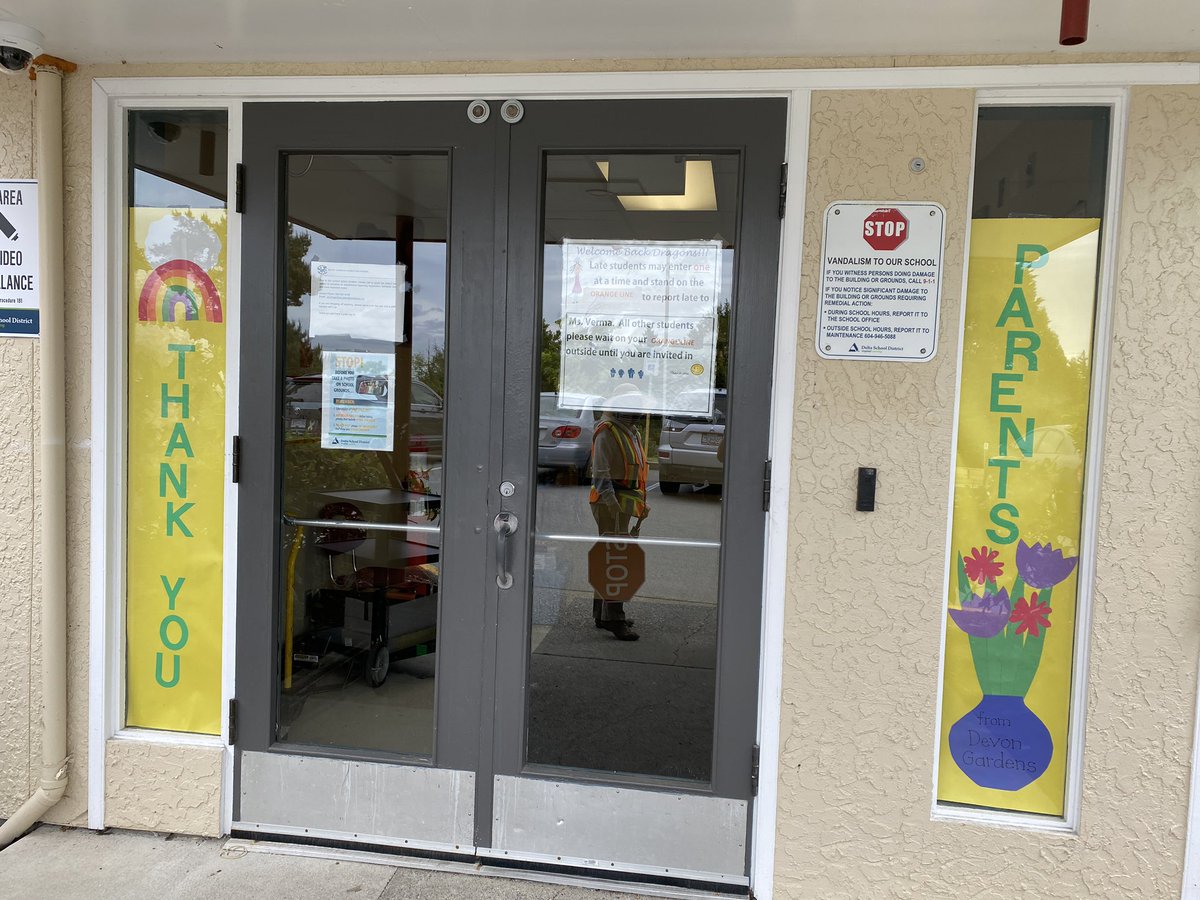 DGElem's tweet photo. Our windows are all decorated for the beginning of our #parentappreciationweek #sd37. Thank you to our families for their continued support https://t.co/AadFq7CArQ