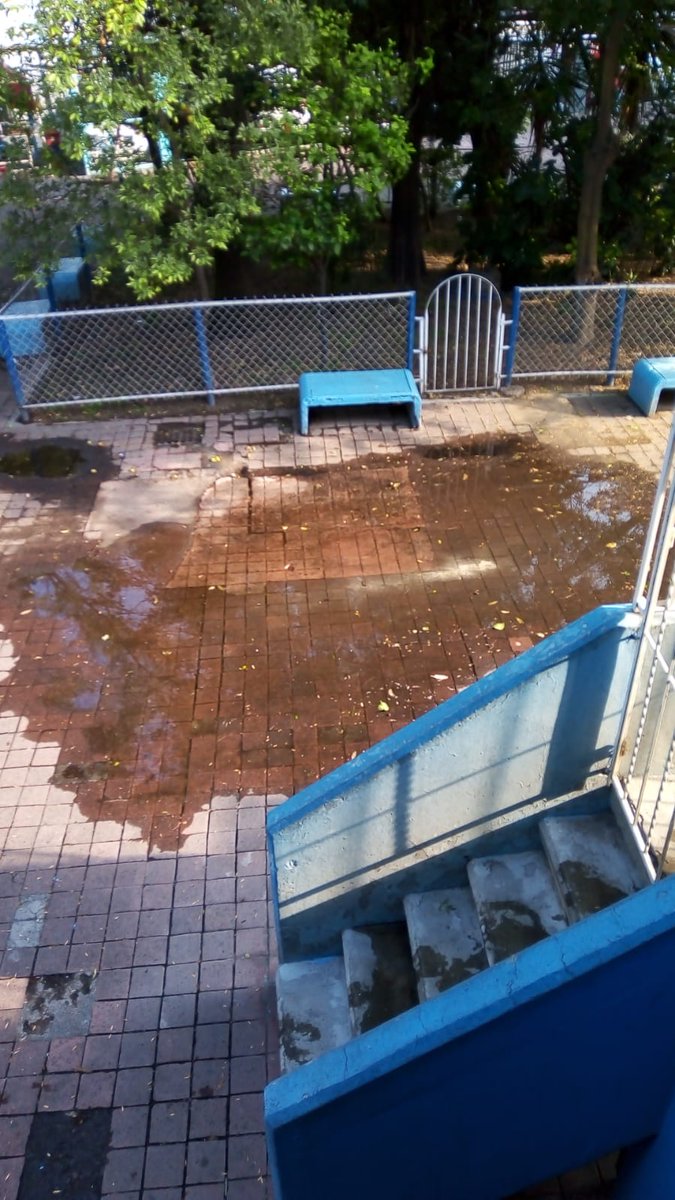 RubenVM2808's tweet photo. Fuga de agua en calle Mercaderes y Pescadores frente al Edificio José María Velasco, entrada 10 U.H El Rosario cp 02100 @AzcapotzalcoMx @SacmexCDMX https://t.co/uvZ4LLcTHL