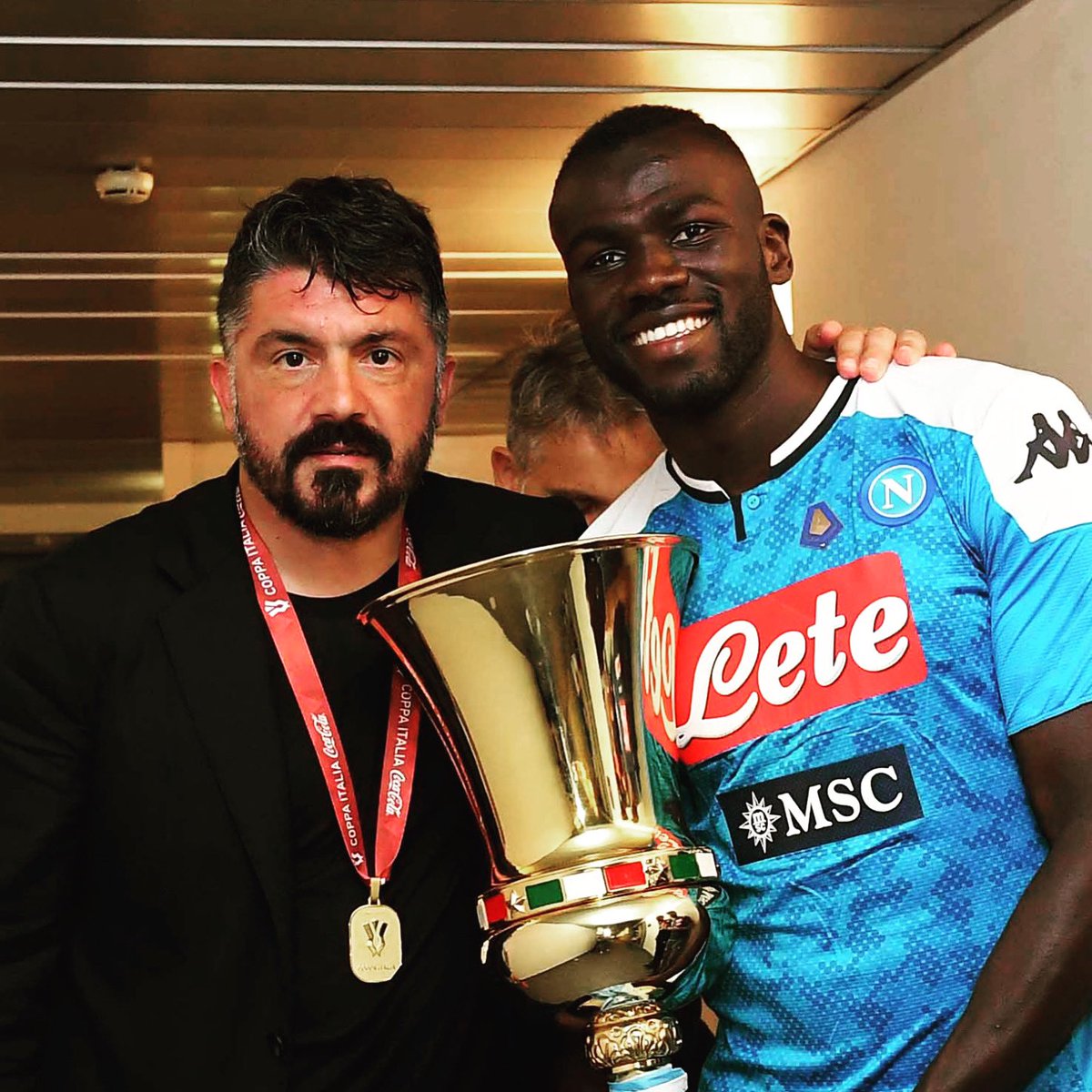 kkoulibaly26's tweet photo. Grazie per tutto Mister #Gattuso, avrò sempre stima e riconoscenza per te e per il tuo staff: professionisti e persone che porterò nel cuore 💙
#KK https://t.co/2LYqgyAuLe