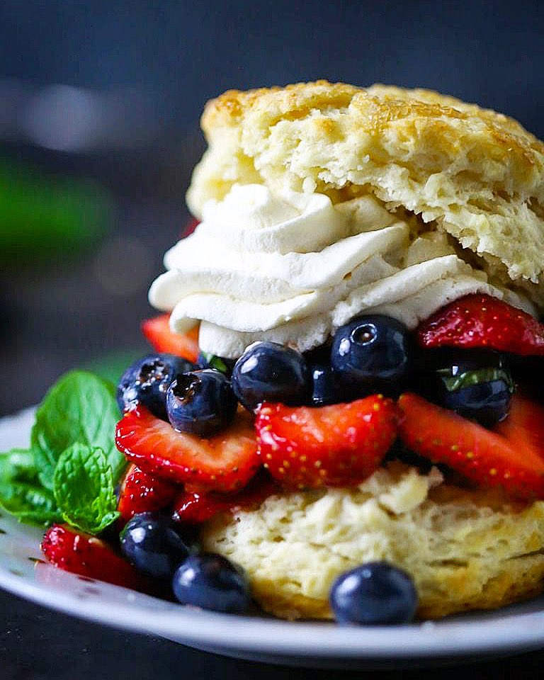 should_make's tweet photo. The holiday weekend is almost here! If you’re entertaining and looking for an easy dessert teeming with juicy berries and fresh whipped cream, then this one’s for you! 🫐🍓 https://t.co/s3ClXpFtjN