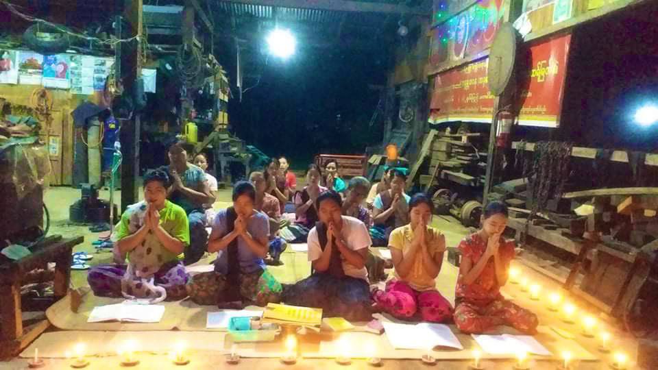 People from WunTho Tsp, Sagaing Division regularly hold the praying service ceremony by chanting "24 Patthana" every single night to restore peace back to Myanmar.

#May25Coup  
#WhatsHappeningInMyanmar