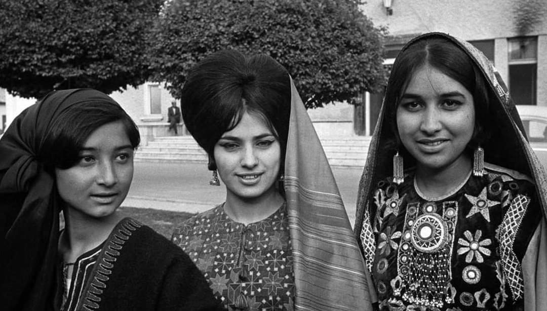 SanaYousafzai9's tweet photo. You will be surprised but this is Afghanistan (from the 1960s to the 1980s) 
How's that? https://t.co/zK0yuayiUn