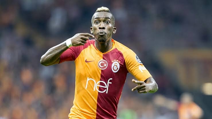 MierTransfer's tweet photo. Galatasaray'da ilk etapta Henry Onyekurunun satın alma opsiyonunun kullanılması düşünülmüyor. Fatih Terim oyuncuyu beğense de opsiyonun süresi mevcut yönetim görevdeyken sona erecek ve mevcut yönetim de opsiyonun kullanılmasına sıcak bakmıyor.👇
#Galatasaray #Onyekuru #futbol https://t.co/UeGLg2jhIb