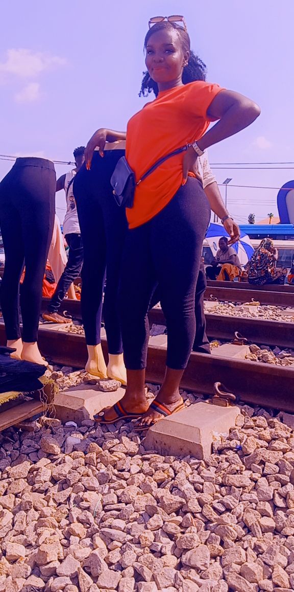 Simply_Stephs's tweet image. Hello Twitter 🙋‍♀️
Na for Ikeja along i dey hustle my own daily 2k, i started last week Wednesday. I sell trousers and leggings Incase you see me please patronize me ooo or you can also say hi 😁
Spiff 
60%ROI 
Tomori