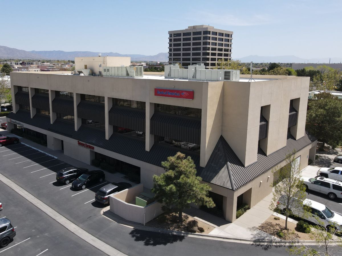 RansomWith's tweet photo. Uptown space for Lease - https://t.co/NuSQeUwi8V https://t.co/HhVJZzMCi2
