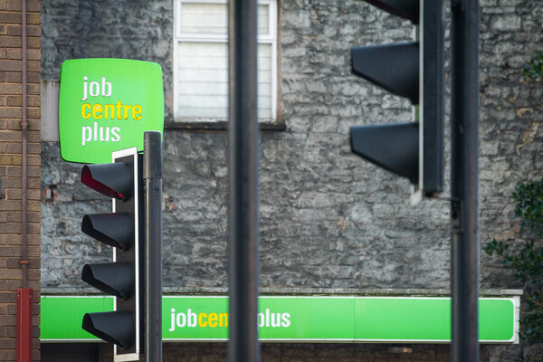 Housing association apologises after its estate-agent arm posts ‘no DSS’ advert dlvr.it/S0Nsl8 #ukhousing