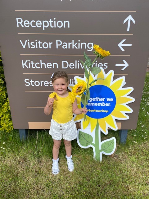 Celebrate memories of your loved one this summer &amp; dedicate a virtual sunflower in our online remembrance garden in support of Cahercalla Hospice for Hospice Sunflower Days at togetherforhospice.ie/sunflowerdays Every Euro Raised locally, stays locally. 
#sunflowerdays @TogetherForHospice