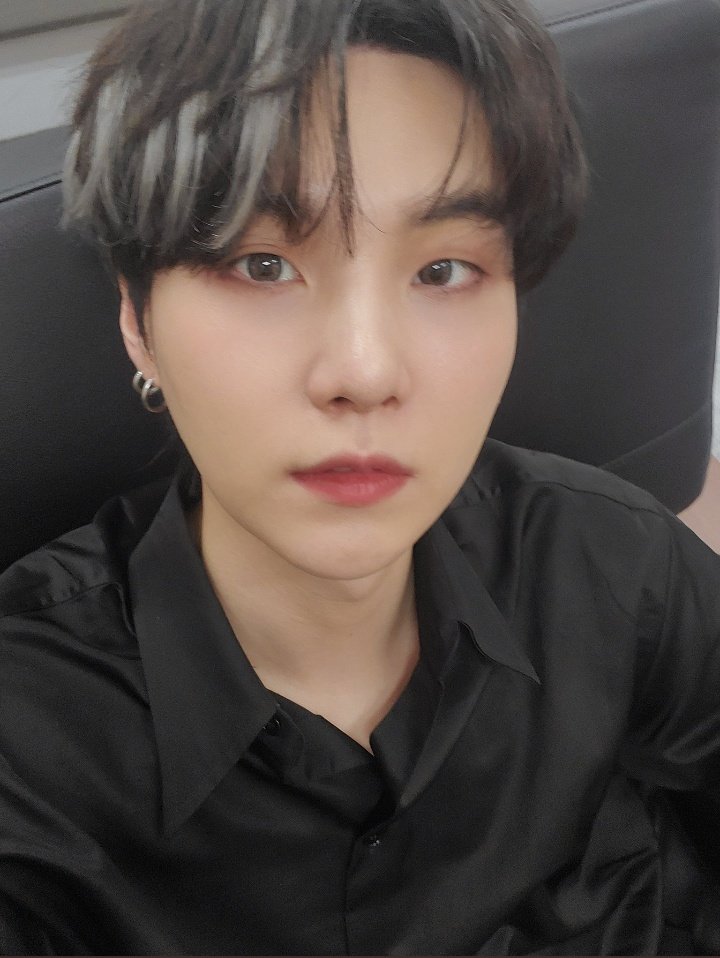 o yoon com mechas cinzas 🛐🛐
#bts #YOONGI #BTS_twt