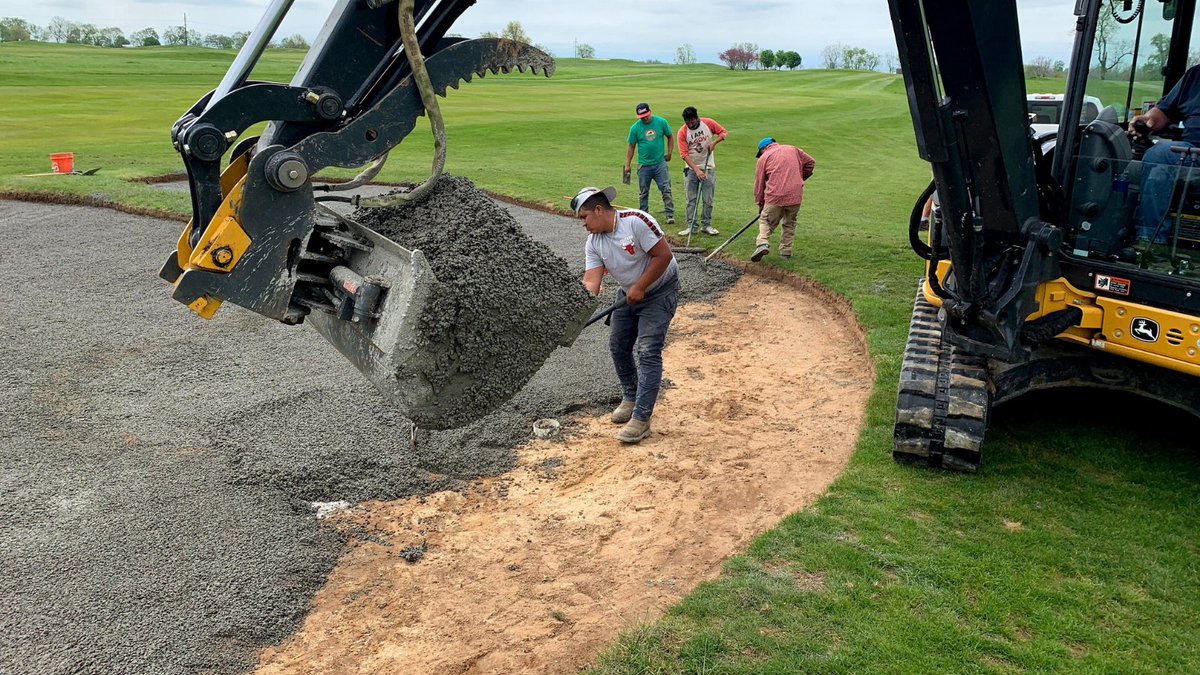 CapillaryFlow's tweet photo. In house installation at Houston Oaks Golf Course Paris, KY
#capcon #capillarybunkers #golf #golfing #golflife #bunkerliners https://t.co/02Y6QwcjeJ