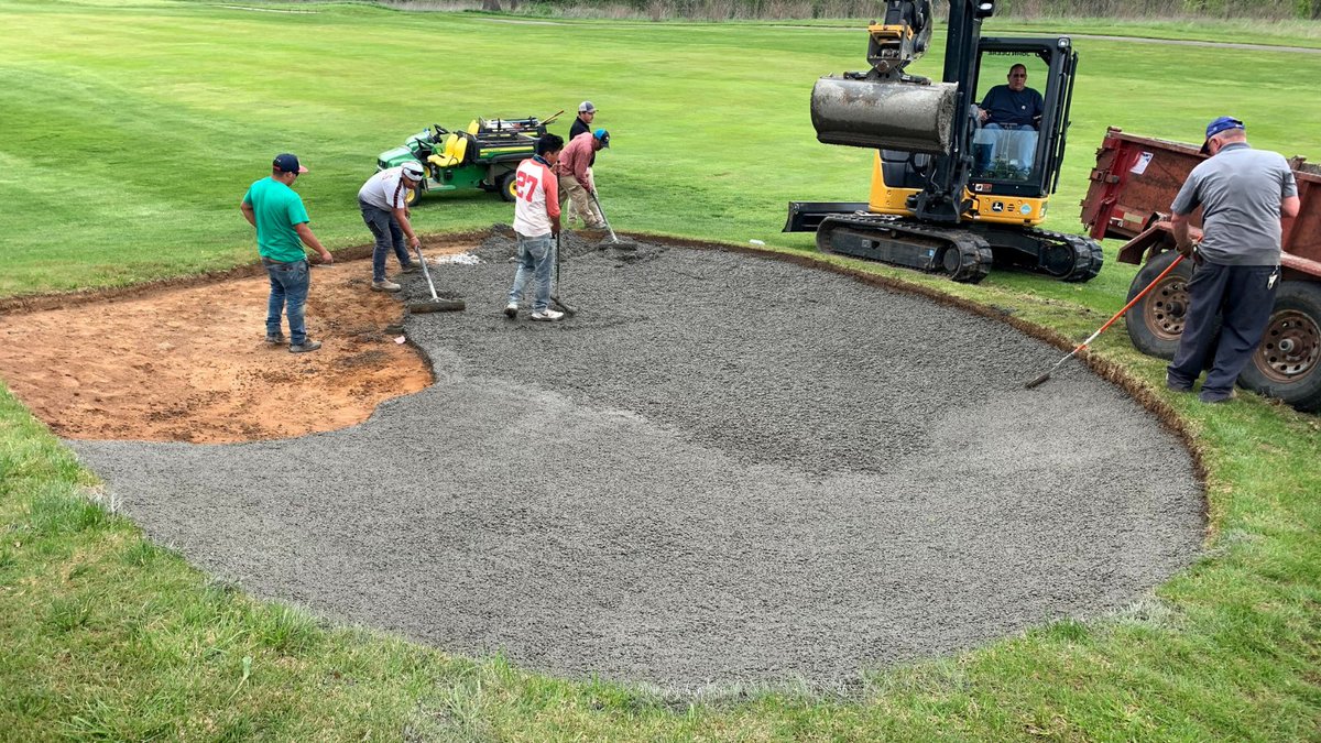 CapillaryFlow's tweet photo. In house installation at Houston Oaks Golf Course Paris, KY
#capcon #capillarybunkers #golf #golfing #golflife #bunkerliners https://t.co/02Y6QwcjeJ