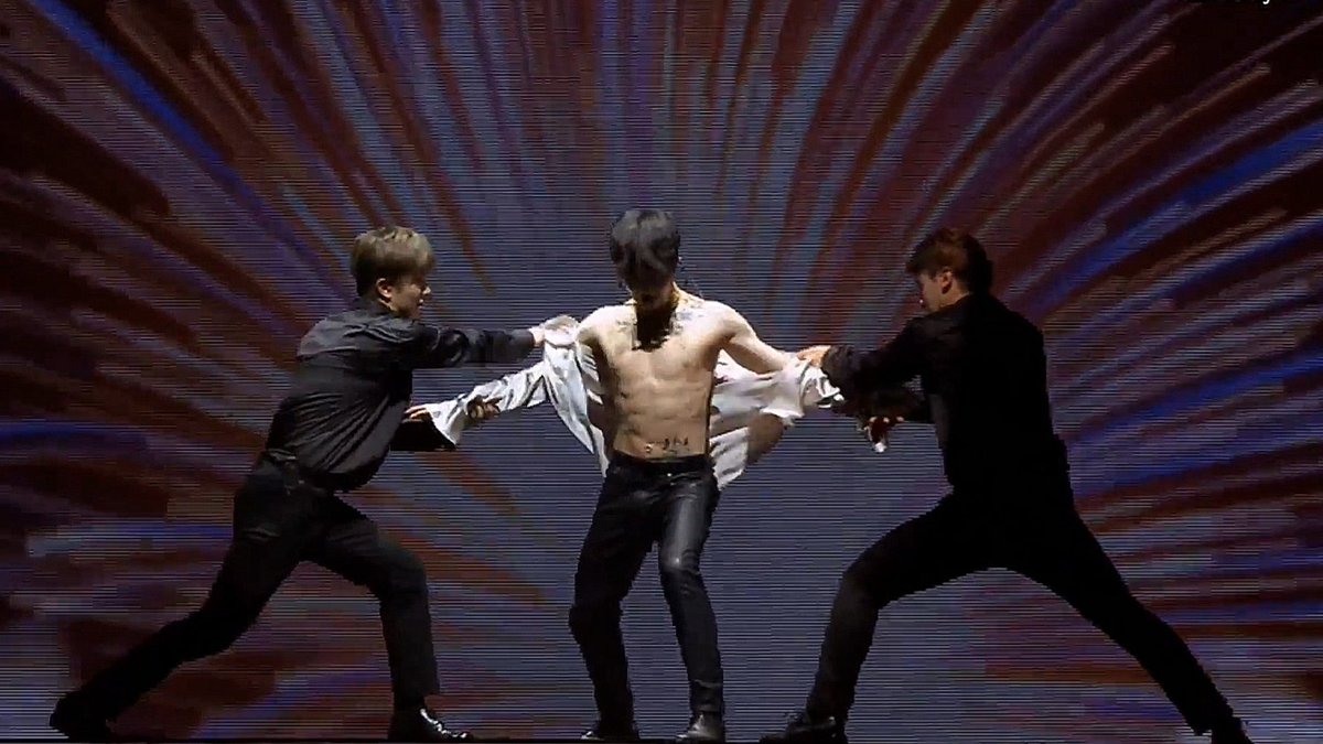 dailykjm's tweet photo. thinking about junmyeon with his dancers https://t.co/cL0M2LWXY4