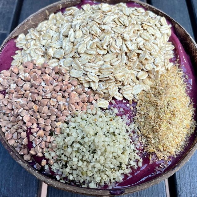 Trail Momma’s Recipe:
🌱 Base: soy milk, frozen bananas, frozen cherries, strawberries, dates and #BeetBoost.
🌱Top: gluten free oats, buckwheat groats, hemp seeds and ground flax. 🌿 

nutrigardens.com/collections/sh…

#supplementstore #healthynutrition #supplement