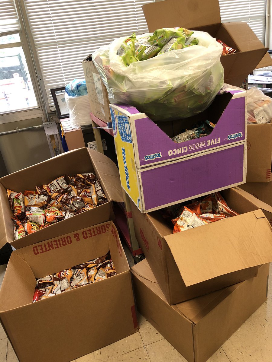EmilyMe10531515's tweet photo. Thank you, Saving Grace Ministries, for the wonderful donation of Frito Lay Products to Ross Elementary families. It is greatly appreciated❤️ #RossRocks #CommunityPartnerships #Yummy @tuwest @ray4d_thebetsy @BetsyRossElem @HISDFACE @HISDSupe @RossWraparound @HoustonISD @Tareese8 https://t.co/93aHqxeEXl