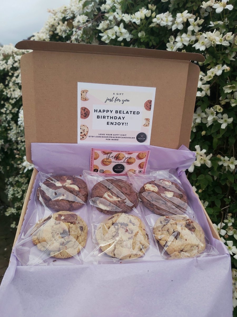 __peaceofcake's tweet photo. Salted Caramel and Triple Chocolate looking pretty 😍🌸🍪
#veganletterboxcookies #vegansmallbusiness #SmallBusiness https://t.co/zYl0YOnbsM