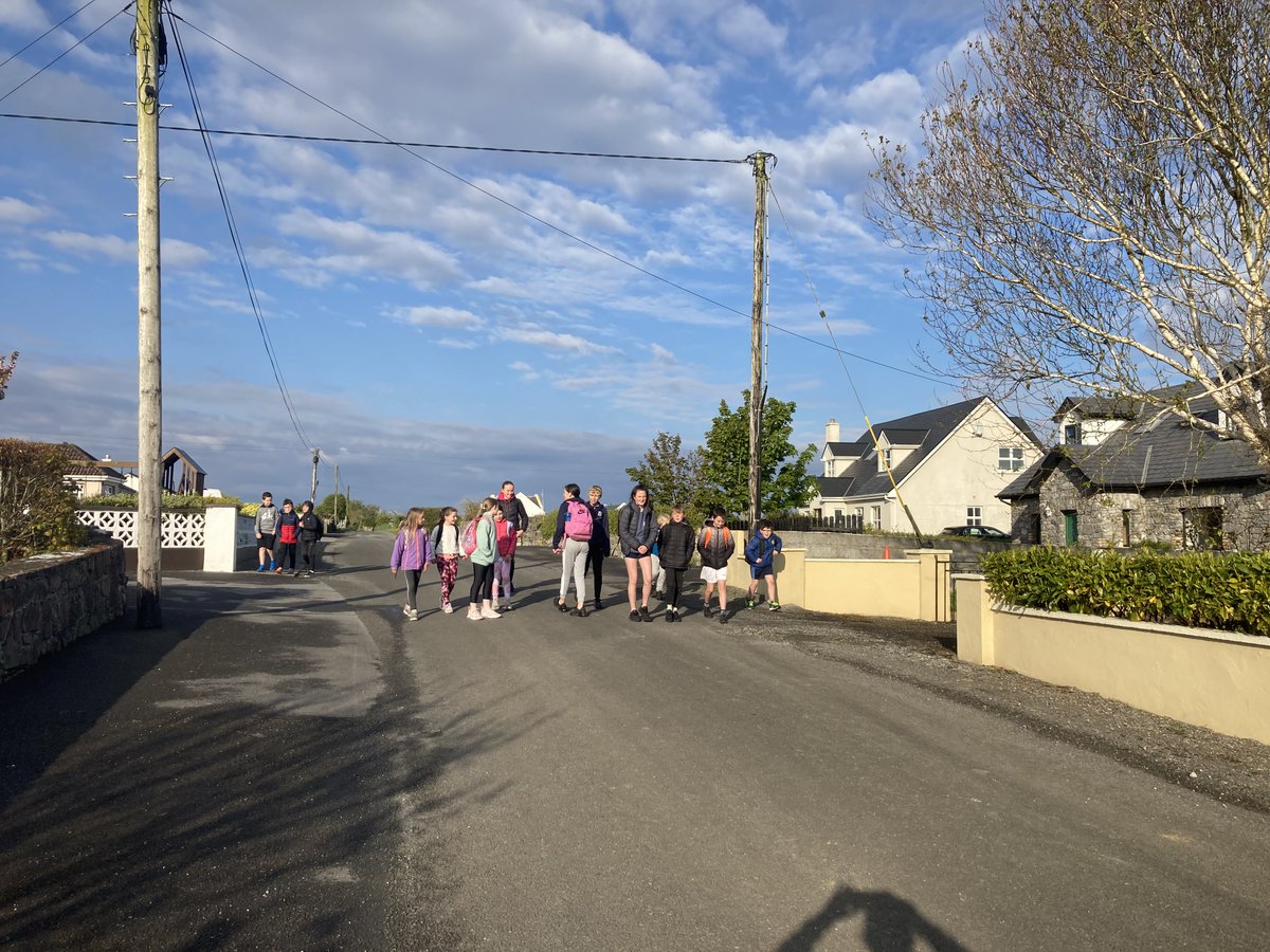 The older students in Maree NS have been helping to help walk the younger children from their area to school! Great role models! #walktoschool21 
<a href="/GreenSchoolsIre/">Green-Schools</a>