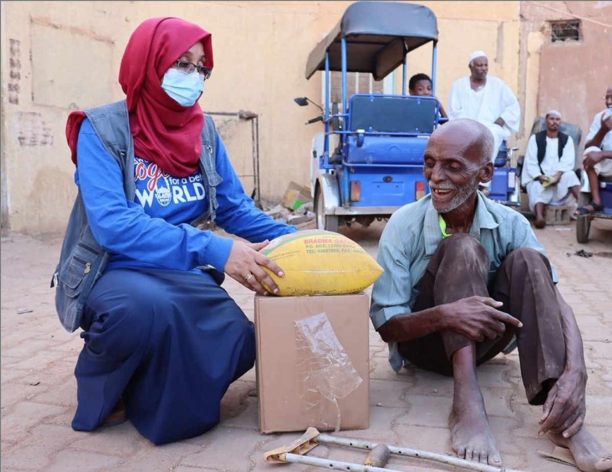 IslamicRelief's tweet photo. Over 1 million people, in over 30 countries had food to eat during Ramadan. That's all thanks to your generosity. On their behalf, we say thank you 💙
#WeAreOne #RamadanFoodBox #MuslimCharity #Sudan https://t.co/7xpd3ik3Vp
