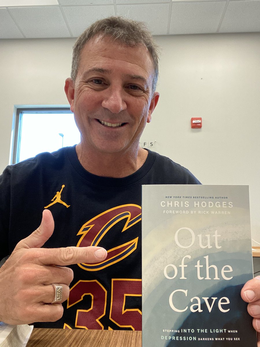 WrenAaron's tweet photo. 🗣
To all my pastor friends:
✝️
To all my coaching friends:
🏀⚾️🏈⚽️
If you work with people in any capacity, you need to get this book by Pastor Chris Hodges
‼️
It’s timely as well as very useful as we help people navigate life.
🗣
YOU CAN ORDER IT NOW! #outofthecave #lightwins https://t.co/30gzVmEUkO