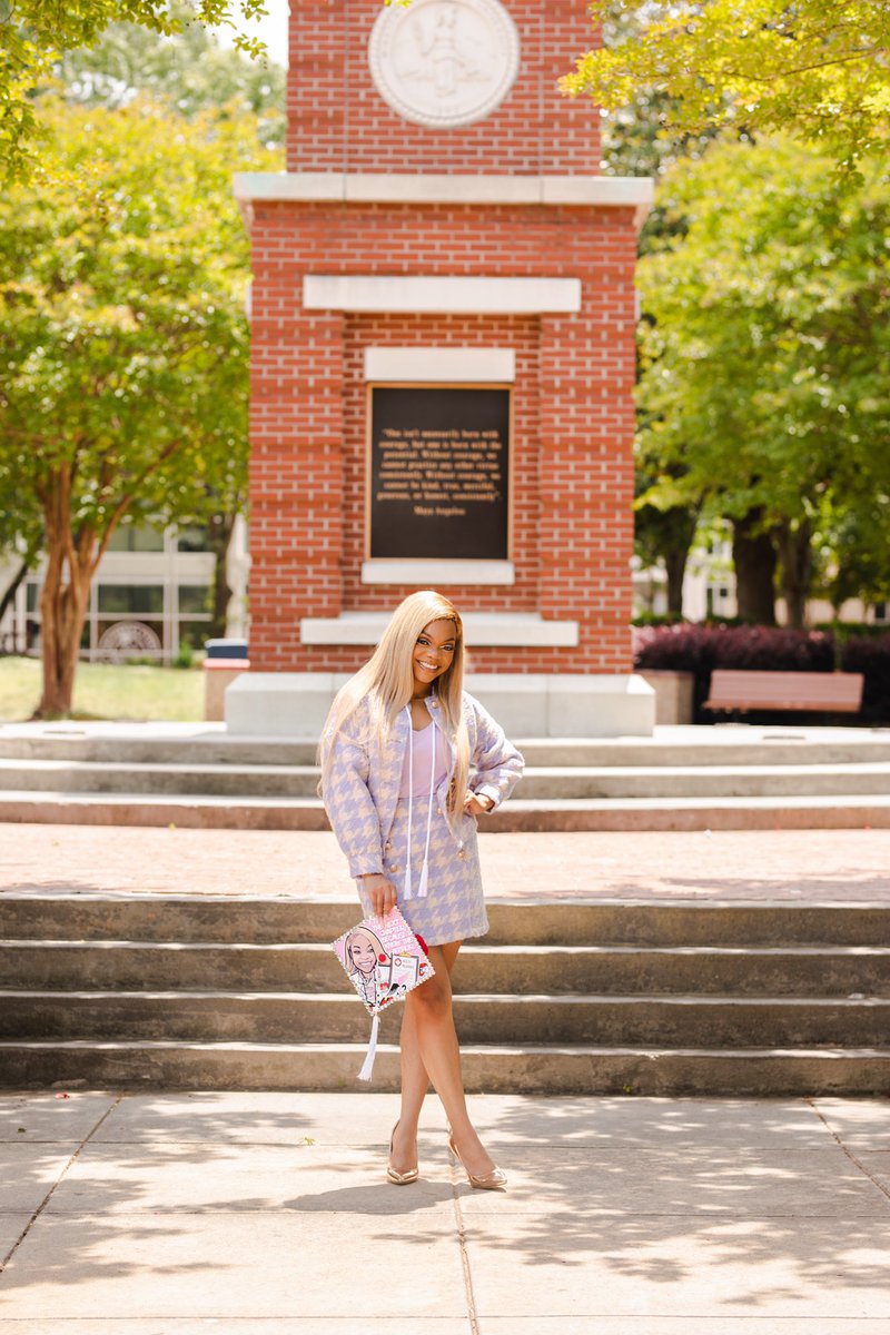 __fabulouslyfly's tweet photo. forever a Winston Woman, 
Special shout-out to my alma mater 🐏❤️ Madam Secretary has officially signed out ✌🏽

📸: @RicherShots
🎓: @JrocJarvis https://t.co/PWorp6ebyP