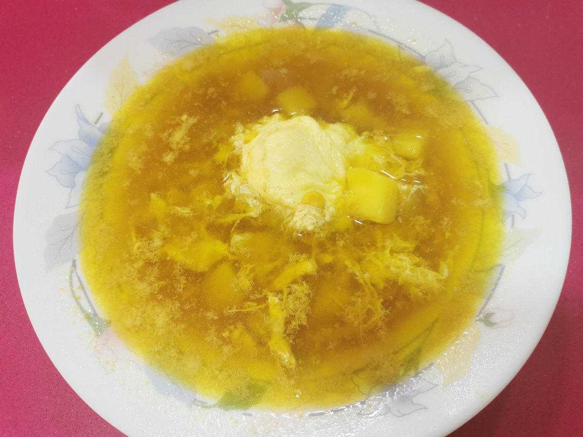erauncrass's tweet photo. Según tenga el día mi tia, a esto lo llama caldo papas, caldo millo o caldo huevo. Chao🤚 https://t.co/2AMOwaGcQV