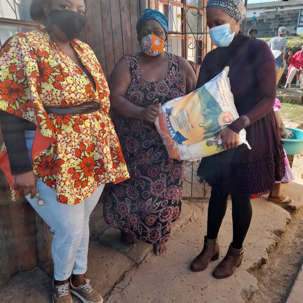 khanyisainanda's tweet photo. “I am not African because I was born in Africa but because Africa was born in me”.
Kwame Nkrumah
#AfricaDay21 at KICP was spent reaching to community.
Food parcels were provided to members of our community.
We are grateful to families who contributed.
#KICPReach
#SocialDev https://t.co/26qTbARfus