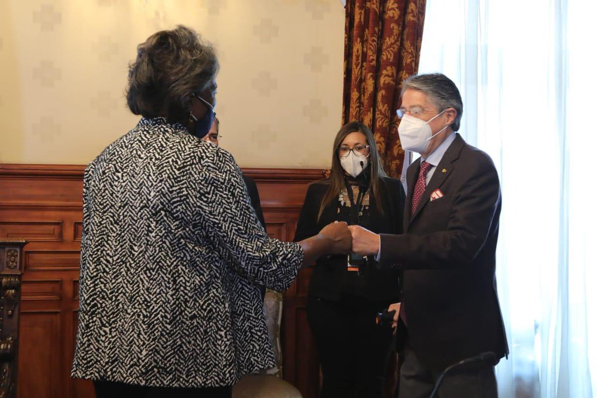 LassoGuillermo's tweet photo. Fue un honor recibir a representantes de @USembassyEC y @USAmbUN, quien lidera la comitiva de EEUU. Estamos comprometidos con fortalecer las relaciones entre nuestros países. La cooperación es el camino para lograr bienestar en Ecuador.

#GobiernoDelEncuentro 
#JuntosLoLogramos https://t.co/Y4Pb78gRAz