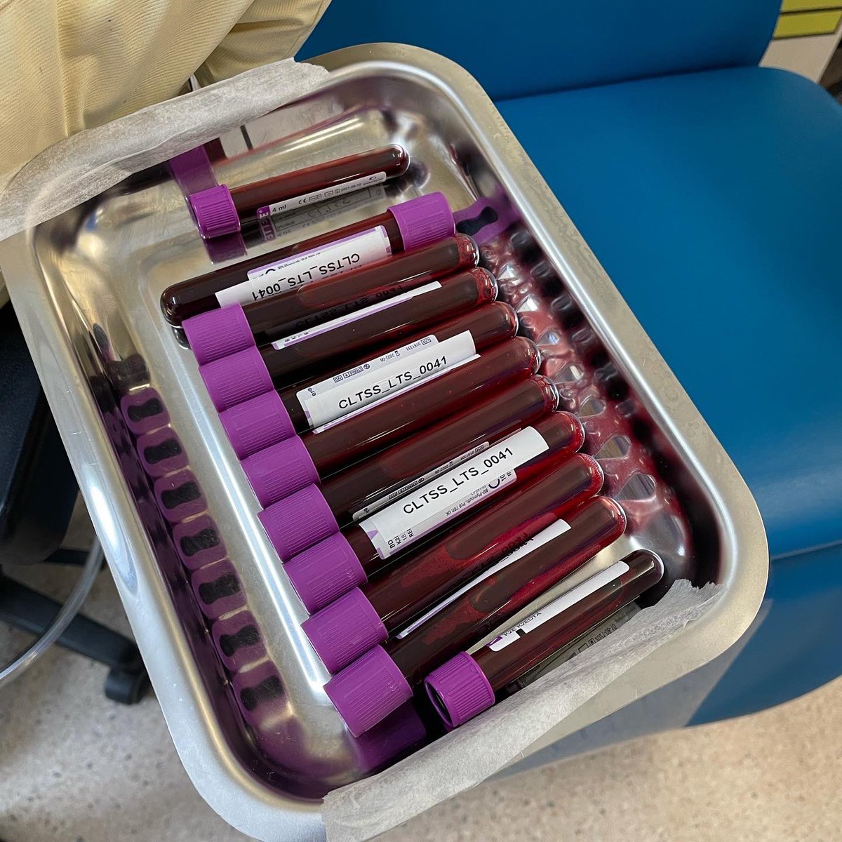 Giving (rather a lot) of blood to do my bit with Zoe &amp; Anna, the brilliant research nurses from <a href="/ContinuumLS/">Continuum Life Sciences</a>  to help beat cancer through research into creating new immunotherapy drugs ! <a href="/bowelcanceruk/">Bowel Cancer UK</a>