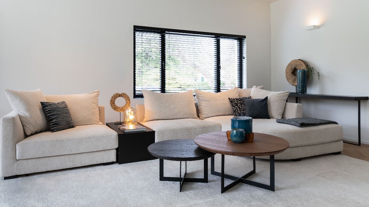 Charrell_home's tweet image. Nieuw interieurproject van onze Angels 🤗 De ruimtes an sich waren al aanwezig in deze prachtige villa, maar met nauwkeurig maatwerk werd dit interieur extra persoonlijk voor de bewoners. Ook nood aan interieuradvies? Contacteer onze specialisten, tinyurl.com/2qa6grxd.