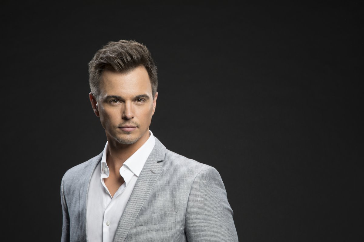 Congratulations to @THEEdarinbrooks on his @DaytimeEmmys nomination in the #SupportingActor category! #BoldandBeautiful #WyattSpencer @BandB_CBS @CBS