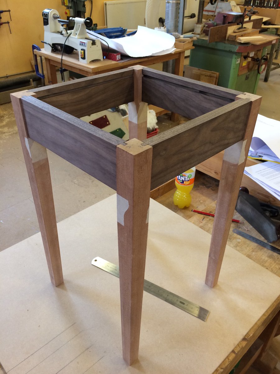 CreationsSplott's tweet photo. Table is on its way.. I tapered the legs and used a spindle moulder for the first time today to add the grooves on the inside faces of the rails. Next stop: sanding it down and glueing it up! #woodworking https://t.co/VkHc7yipTA