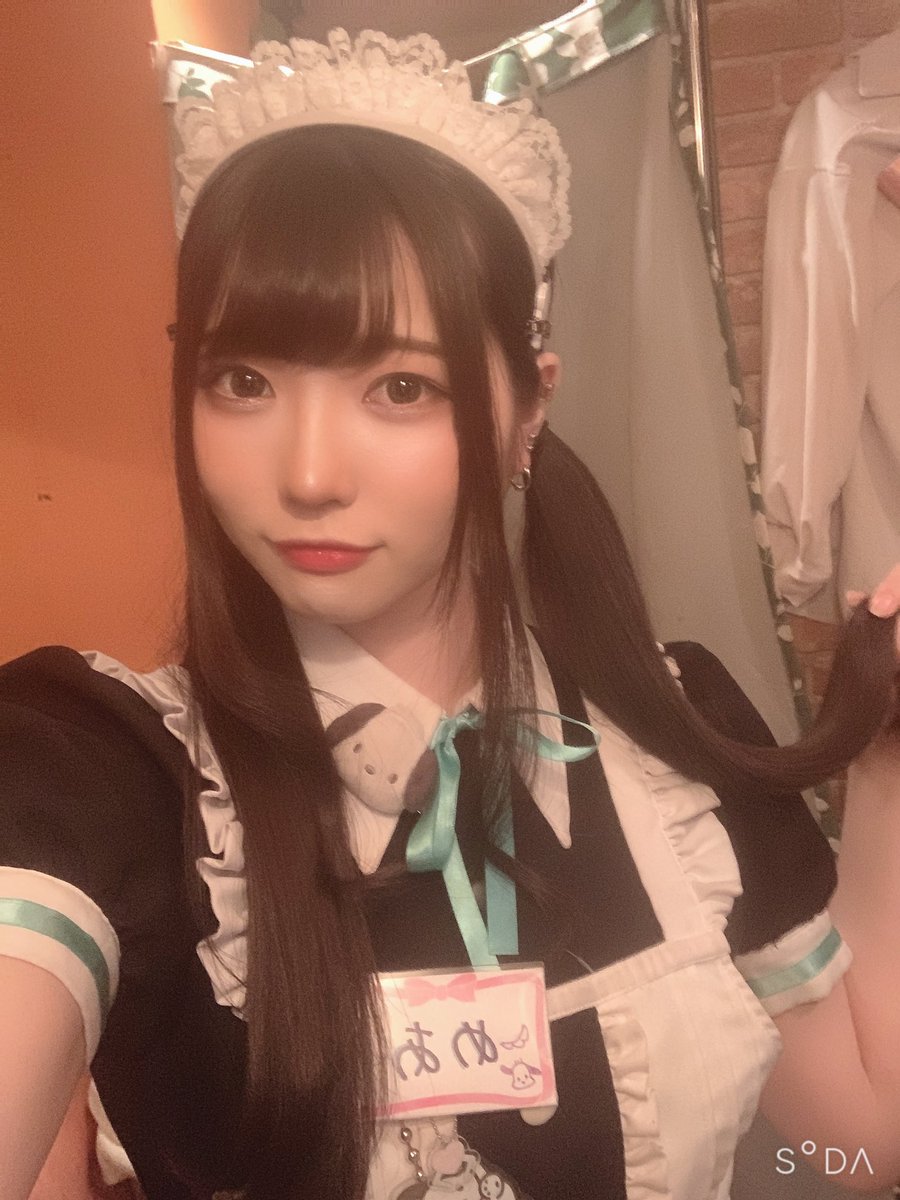 ララ前います🐶

今日ツインテでした！！！