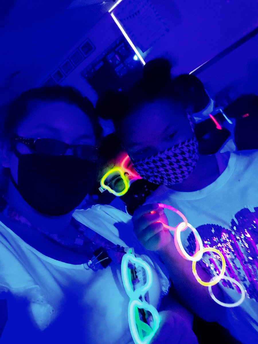 KohlersKids's tweet photo. Party Time! We are having a glow party becase we are GLOWing to 5th grade! Even I get to go up to 5th grade after 5 years! These kids have been awesome this year and will do great next year. #SpaghtIsGreat #TotoiDontThinkWeAreIn4thGradeAnyMore #GoSolarWithMrsKohler https://t.co/f2hgjDgfxo