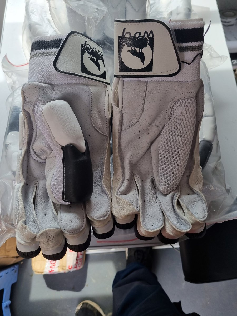 wolf_cricket's tweet photo. Looking for gloves? 

Check out our latest arrivals our original design White and black. 

£40 includes free UK delivery https://t.co/bCX4gtPoCx