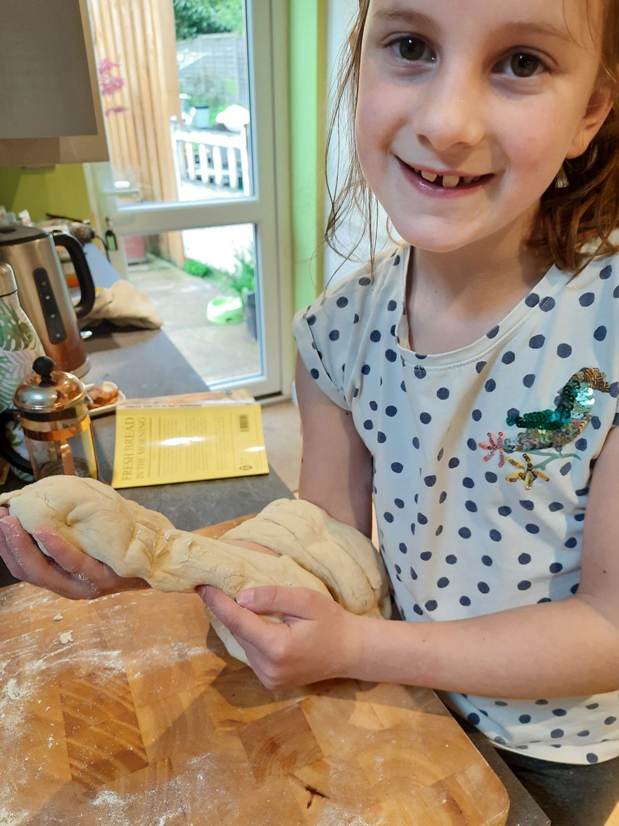 Emma Manuell tweet media