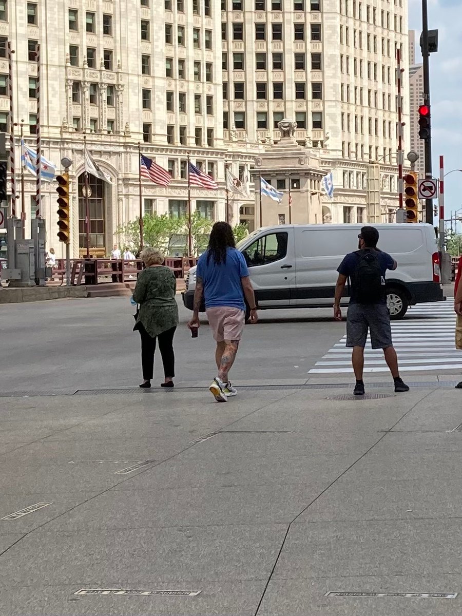 subuwustevens's tweet photo. I have been in Chicago for 1 hour and I have not been disappointed https://t.co/oaMOJZM0wp