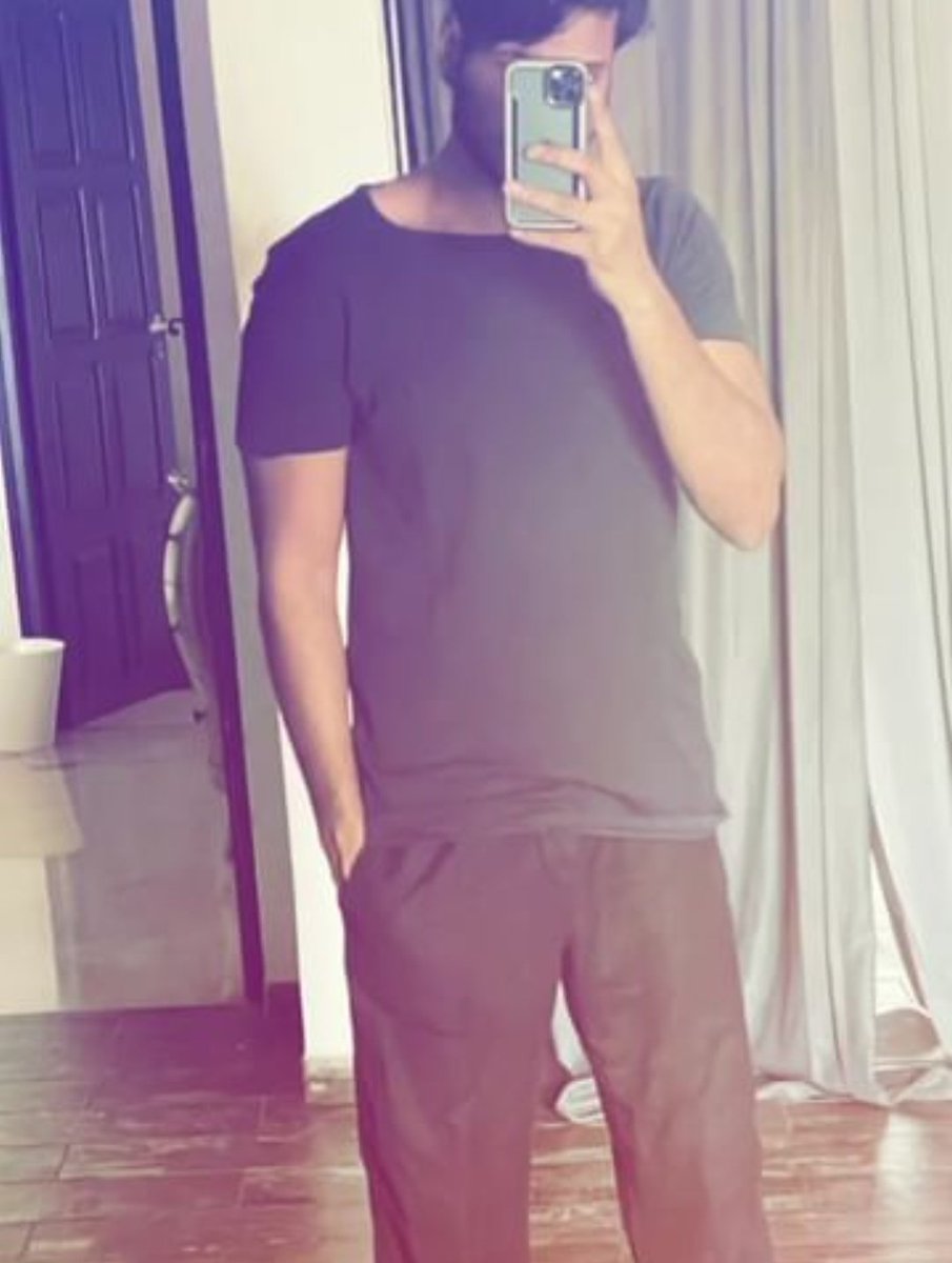 HydTimes's tweet photo. Guess who's bored and clicking mirror selfies? 🤳
#Tollywood #TeluguCinema #lockdownshenanigans #LockdownLife https://t.co/6PPSUQboTV