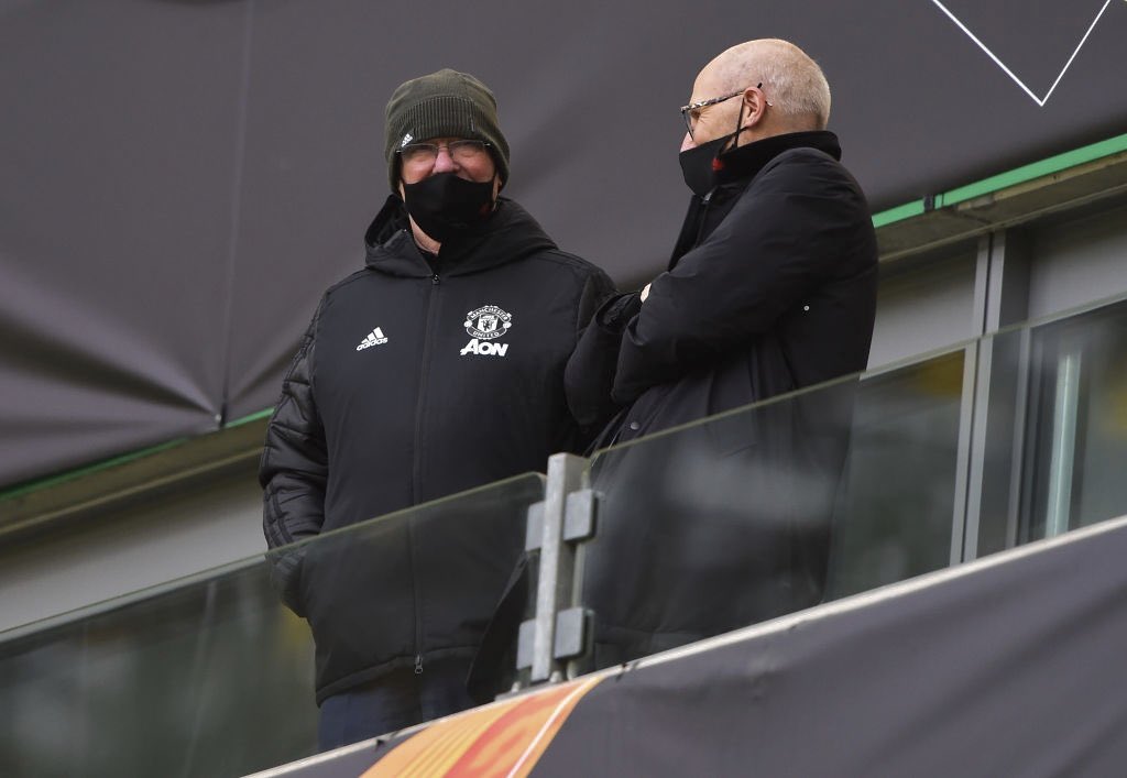 ManUnitedZone's tweet photo. Sir Alex Ferguson looks on from the stand during training ahead of the UEFA Europa League Final 😁🔴 https://t.co/xIzk38HSz6