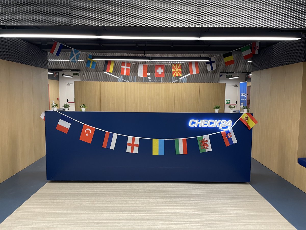 check24es's tweet photo. ¡Emocionante la primera edición de Eurovisión celebrada en CHECK24 Madrid! 5 países, 45 integrantes y 1 ganador.

#CHECKvision #eventos #superteam #check24es #startup #comparadordeprecios #madrid https://t.co/4VEb8tb41m